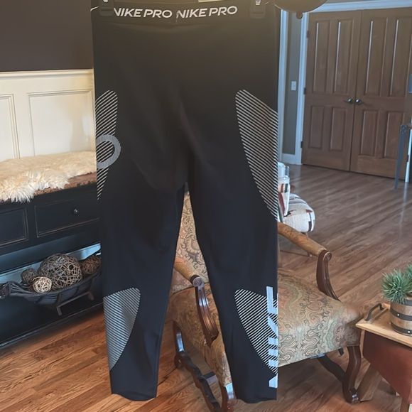 Nike Pro leggings like new - Picture 2 of 4